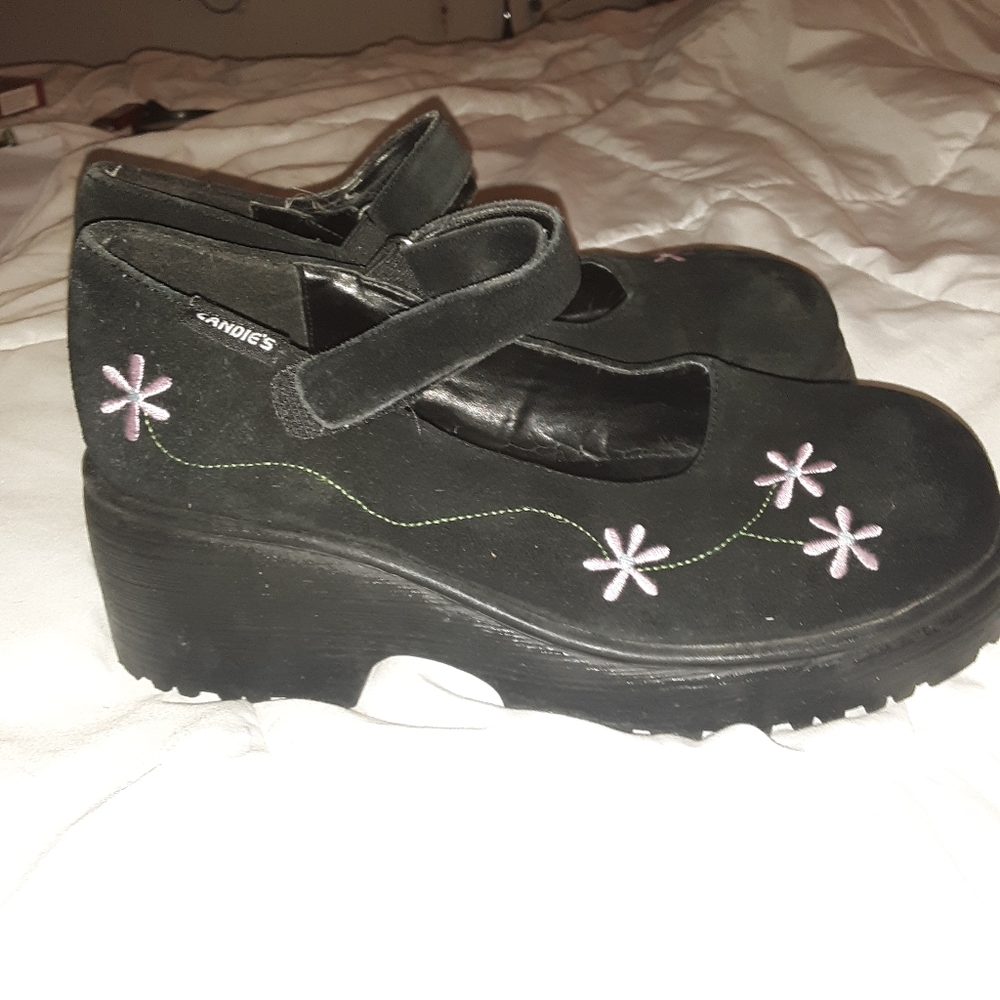 Children Shoes - Picture 3 of 6
